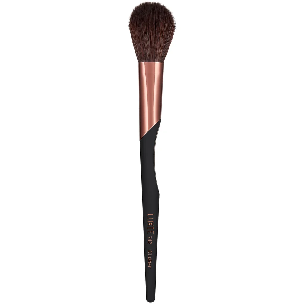Luxie 742 Blusher Brush Image 1