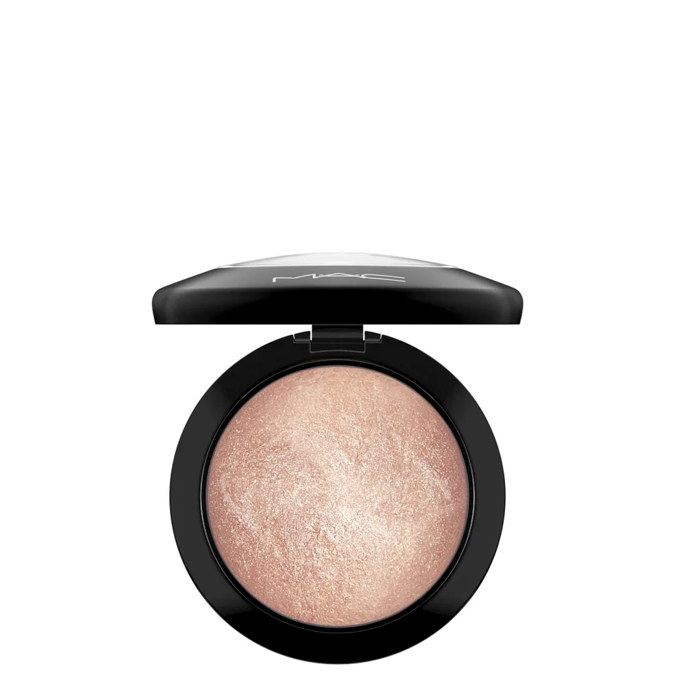 MAC Mineralize Skinfinish Highlighter (Various Shades) Image 1